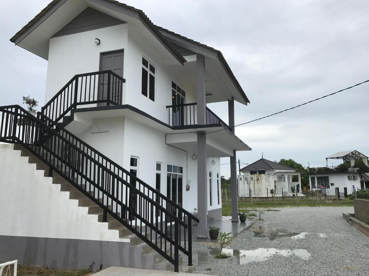 Rumah Sawah Homestay パシール・プトゥ エクステリア 写真