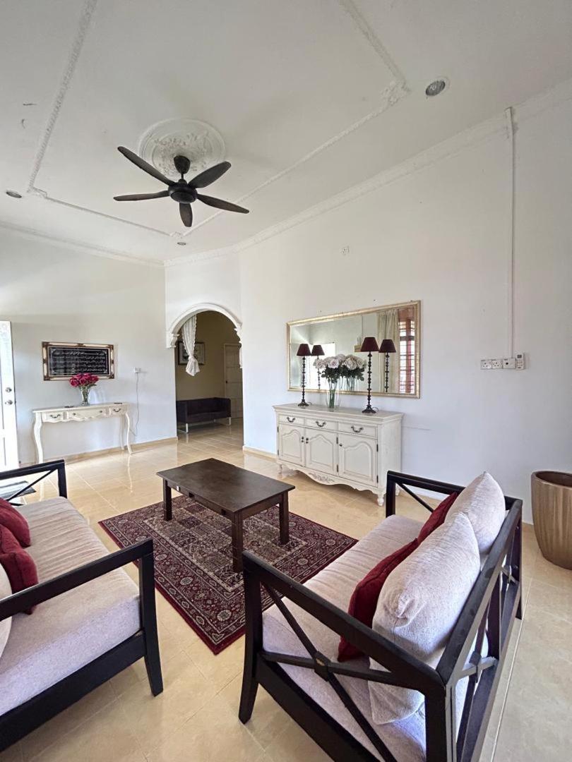 Rumah Sawah Homestay パシール・プトゥ エクステリア 写真